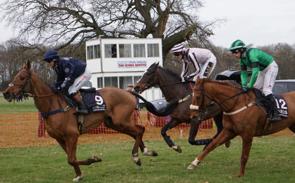Commentary Unit in action at the Holderness Point to Point